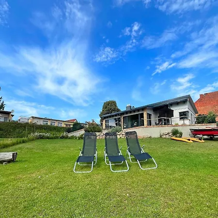 Holiday Apartment With Private Lake Access And Jetty Appartement *