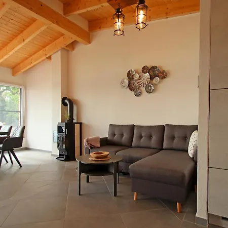Holiday Apartment With Private Lake Access And Jetty *