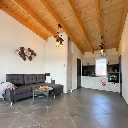 Holiday Apartment With Private Lake Access And Jetty Klein Labenz