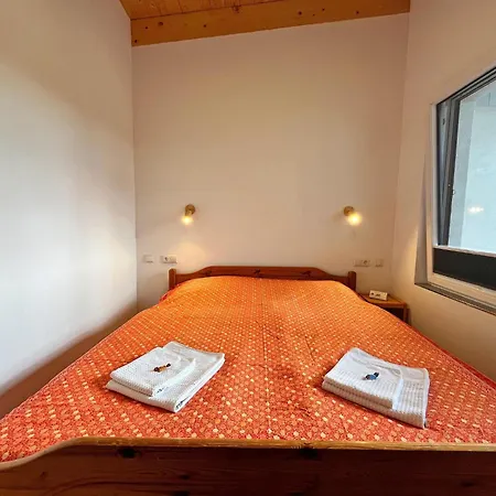 Holiday Apartment With Private Lake Access And Jetty Lägenhet *
