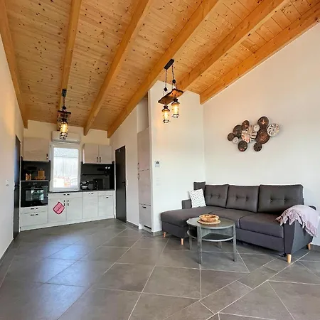 Holiday Apartment With Private Lake Access And Jetty Klein Labenz