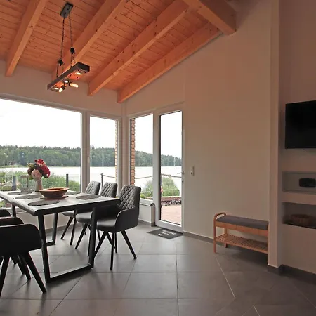 Holiday Apartment With Private Lake Access And Jetty Appartement *