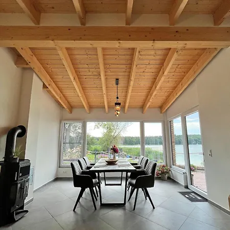 Appartement Holiday Apartment With Private Lake Access And Jetty Klein Labenz