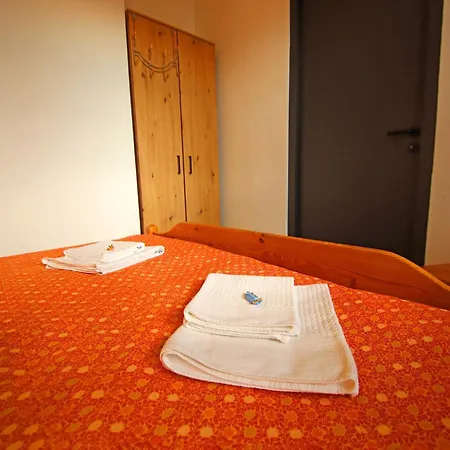 Holiday Apartment With Private Lake Access And Jetty Appartement *