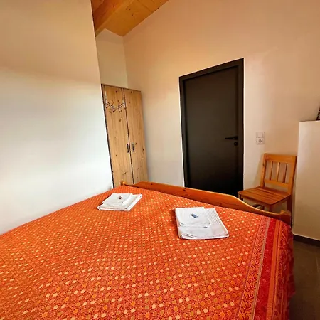 Holiday Apartment With Private Lake Access And Jetty *